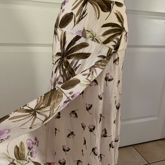 VINCE. wrap effect floral print crepe skirt - Picture 6 of 16